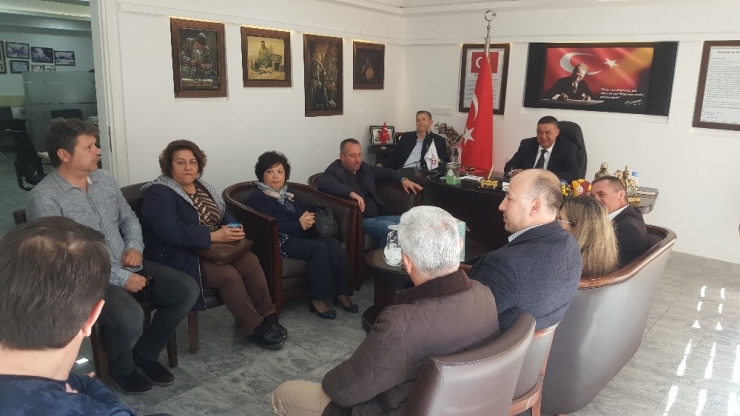 Chp İlçe Yönetimi, Esnaf Odasını Ziyaret Etti