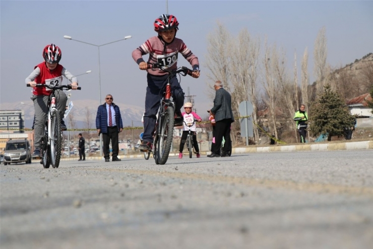 Erzincan’da Bisiklet Yarışmaları Yapıldı