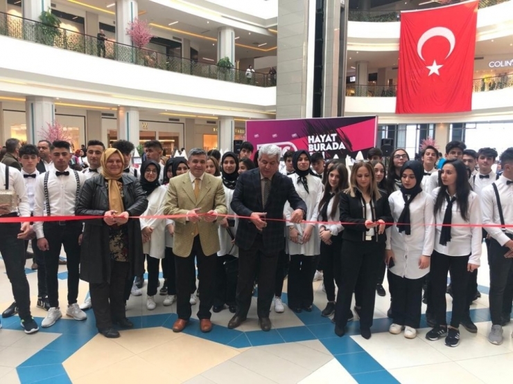 Erzurum’un Tarihi Eserlerini Ve Kültürel Değerlerini Karakalem Çalıştılar