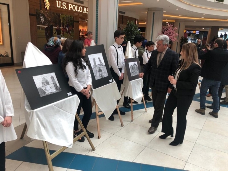 Erzurum’un Tarihi Eserlerini Ve Kültürel Değerlerini Karakalem Çalıştılar