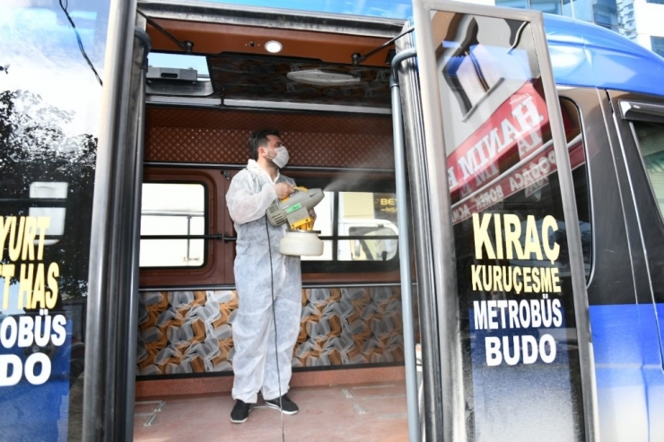 Esenyurt’ta Toplu Taşıma Araçları Virüslere Karşı İlaçlanıyor