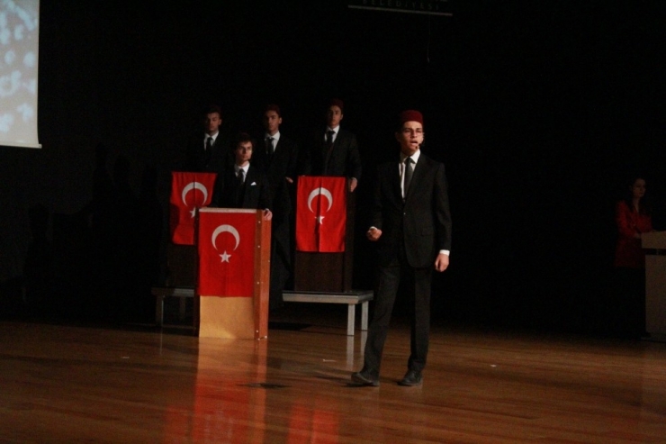 İstiklal Marşını Kabul Töreninde Koronaya Kolonyalı Önlem