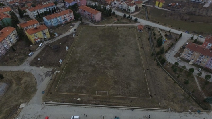 Gediz’e Yeni Sentetik Çim Saha