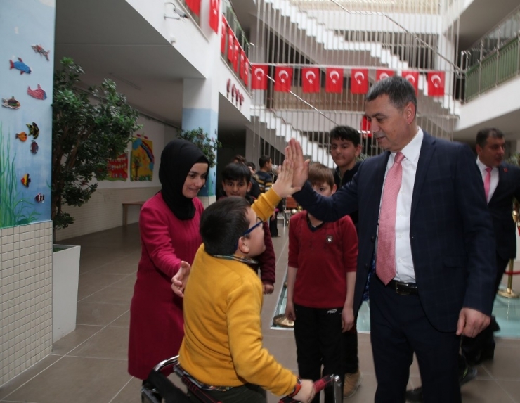 Milli Sporcular Gölbaşı’nda Öğrencilerle Buluştu