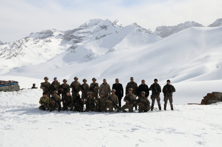 Kardan Tünellerle Girişleri Yapılan Üs Bölgelerinde Vatan Nöbeti