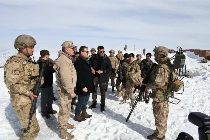 Kardan Tünellerle Girişleri Yapılan Üs Bölgelerinde Vatan Nöbeti
