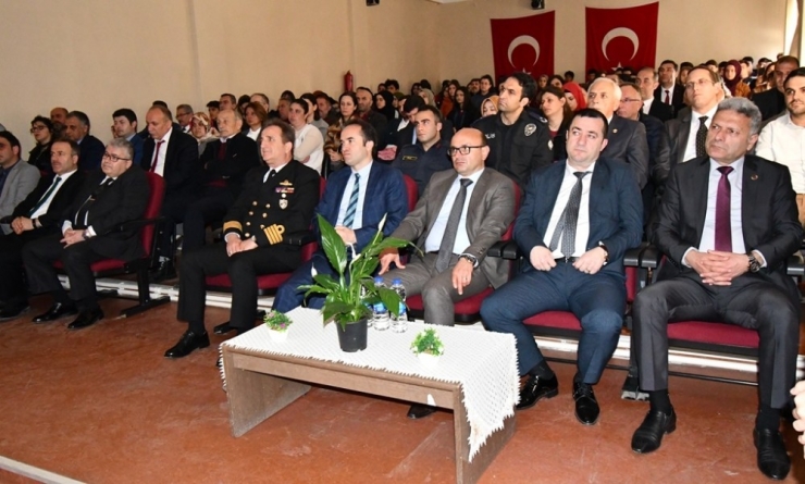 Altınova’da Anlamlı Tören