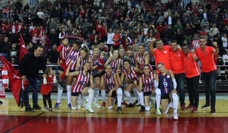 Kadın Voleybol Takımı Play-off’u Son Maçta Kaçırdı