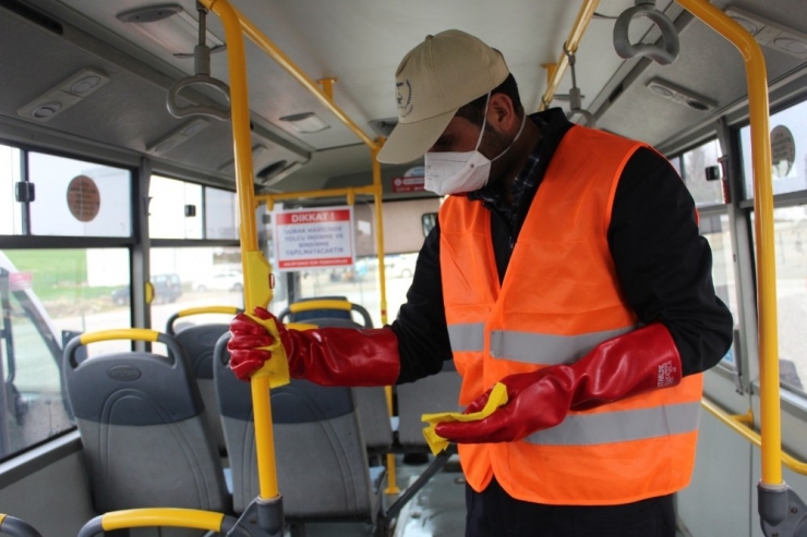 Kahta’da Toplu Kullanım Alanları Dezenfekte Ediliyor