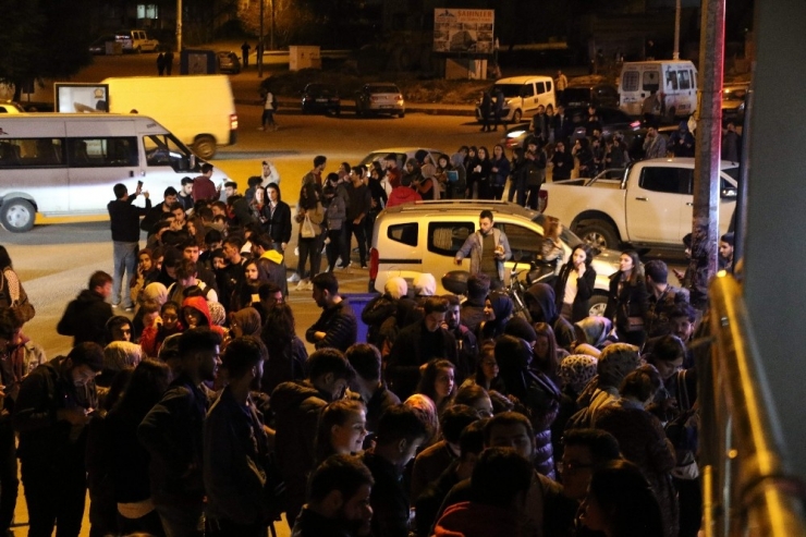 Öğrenciler Otobüs Firmalarına Akın Etti