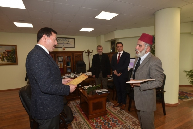 Karatay Belediyesinden Vatandaşla Ve Personeline Anlamlı Hediye