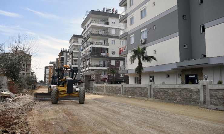 Kepez’de Vatandaşın Yol Sorunu Çözülüyor