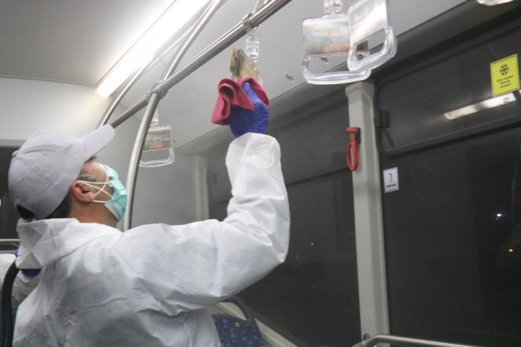 Koronavirüse Karşı Kırşehir Belediyesi Dezenfekte Çalışmalarını Arttırdı