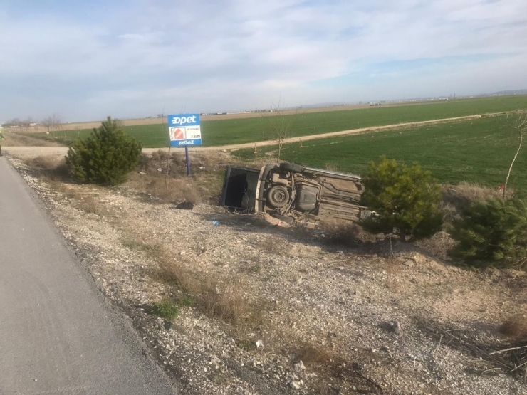 Konya’da Hafif Ticari Araç Devrildi: 1 Yaralı