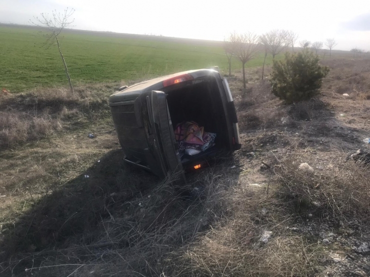 Konya’da Hafif Ticari Araç Devrildi: 1 Yaralı