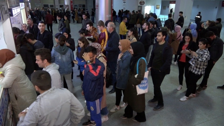 Otogarlarda ’Üniversiteler İçin Tatil’ Yoğunluğu