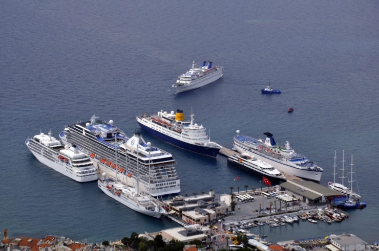Kuşadası Lüks Yolcu Gemilerinin Uğrak Limanı Olacak
