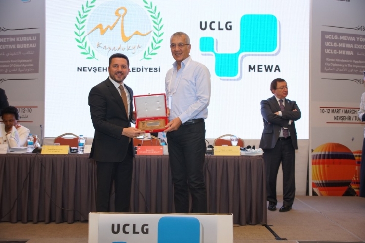 Başkan Tarhan, Uclg-mewa’da Mezitli’deki Projelerini Paylaştı