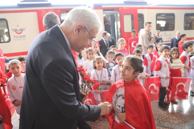 Minik Öğrencilere Tren Yolculuğu