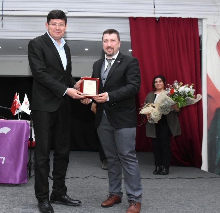 İnşaat İşçisi Olarak Çalıştığı Okulda 27 Yıl Sonra Konferans Verdi