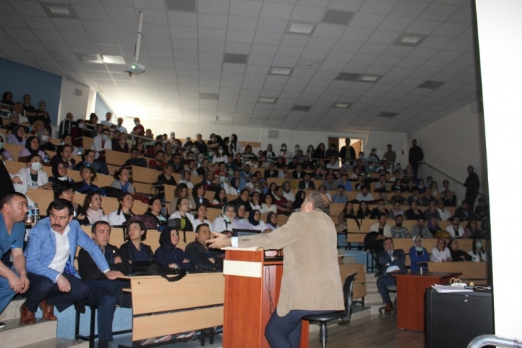 Selçuk Tıp’ta Çalışanlara Corona Virüs Eğitimi Verildi