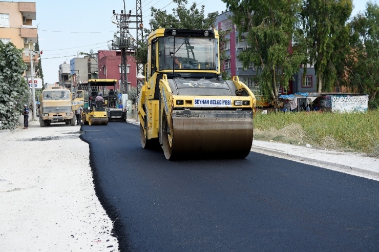 Seyhan’da Her Gün 9 Noktada Asfalt Çalışması