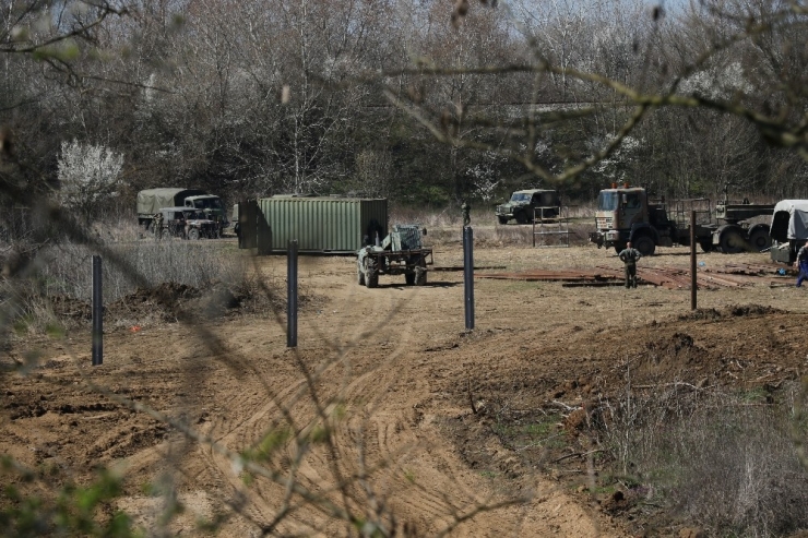 Yunanlılar, Sınırın 100 Metre Gerisine Yeni Tel Duvar İnşa Ediyor