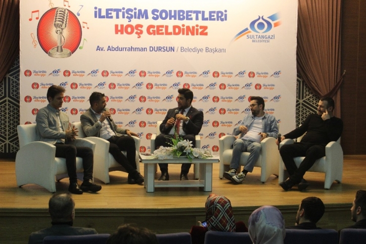 Ünlü Radyocuların Gençlerle Sohbeti Eğlenceli Anlara Sahne Oldu