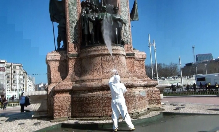 Cumhuriyet Anıtı Da Dezenfekte Edildi