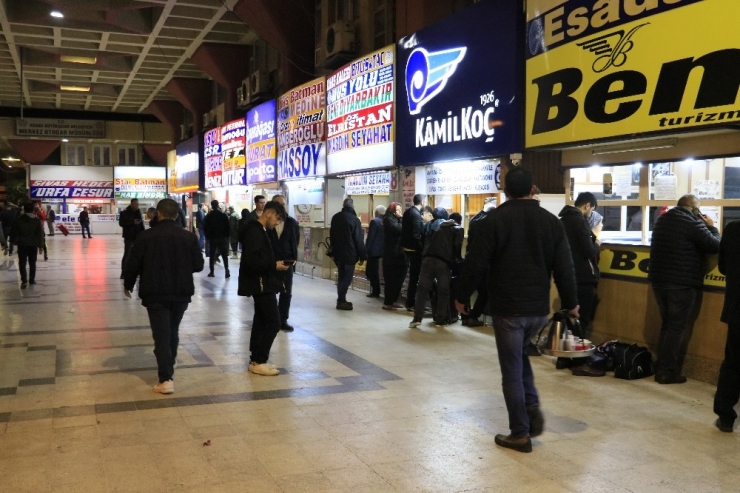 Okullar Tatil Oldu, Öğrenciler Otogara Akın Etti