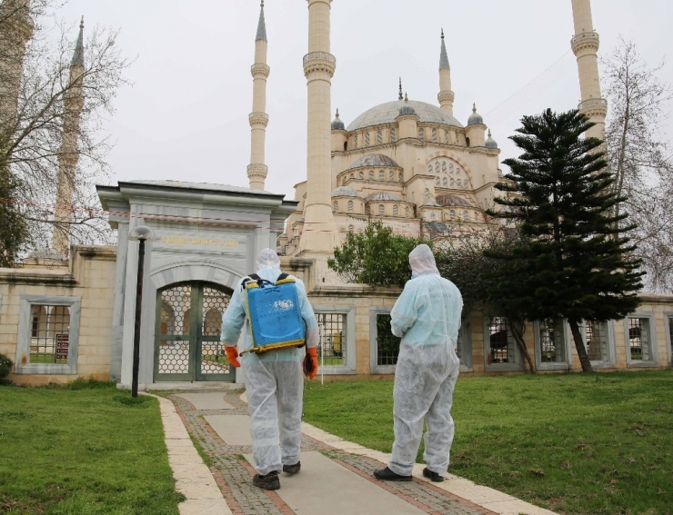 Merkez Camisi Korona Virüse Karşı İlaçlandı