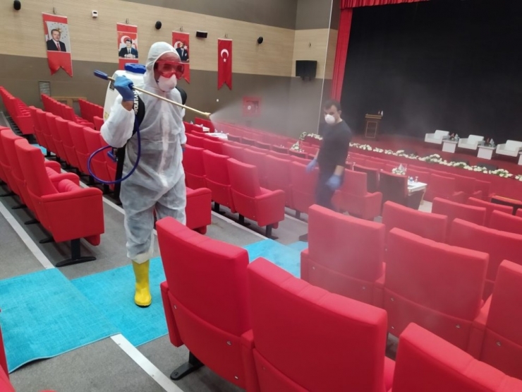 Üniversite Kampüsü Korona Virüse Karşı İlaçlandı