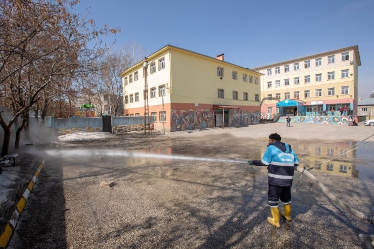 İpekyolu’nda Bahar Temizliği Ve Dezenfekte Çalışması