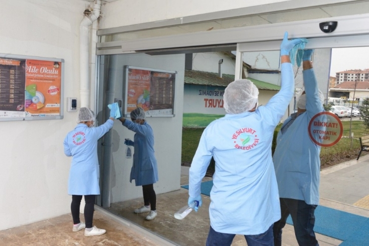 Yeşilyurt Belediyesinde Dezenfekte