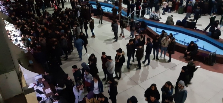 Okulların Tatil Edilmesiyle Otogarlarda Yoğunluk Yaşanıyor