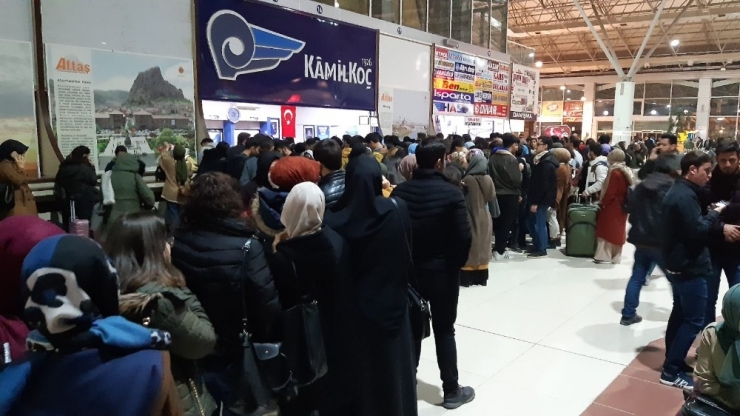 Okulların Tatil Edilmesiyle Otogarlarda Yoğunluk Yaşanıyor