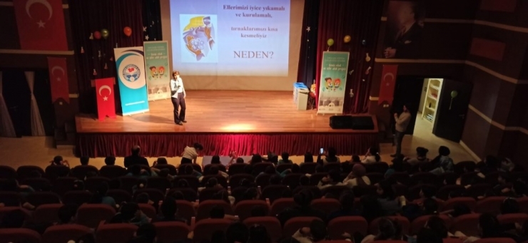 Zeytinburnu’nda Öğrencilere Hijyen Eğitimi Verildi