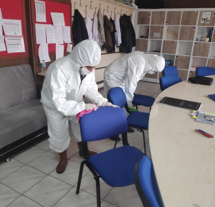 Gölbaşı İlçesinde Okullar Dezenfekte Ediliyor