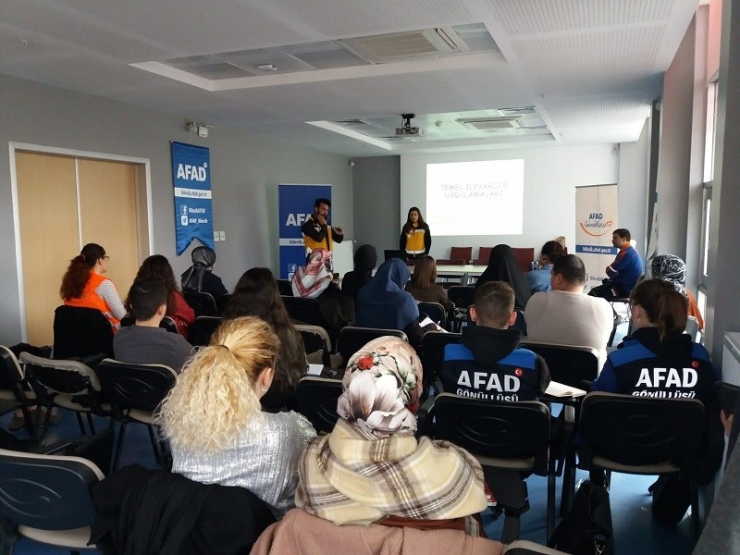 Afad Gönüllülerine Sertifikalı İlk Yardım Eğitimi Başladı
