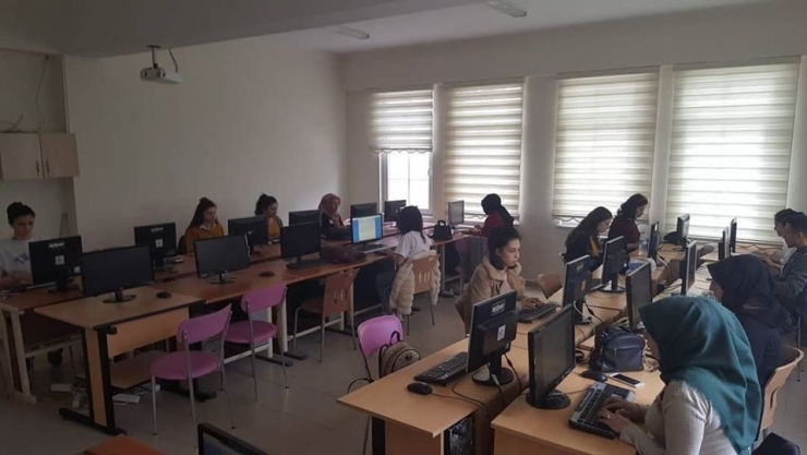 Şuhut’ta F Klavye Kursuna Yoğun İlgi