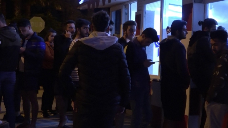 Antalya Otogarında Tatil Yoğunluğu