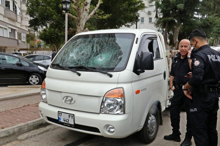 Tartıştığı Akrabasına Kızdı, Sinirini Emanet Kamyonetten Çıkardı
