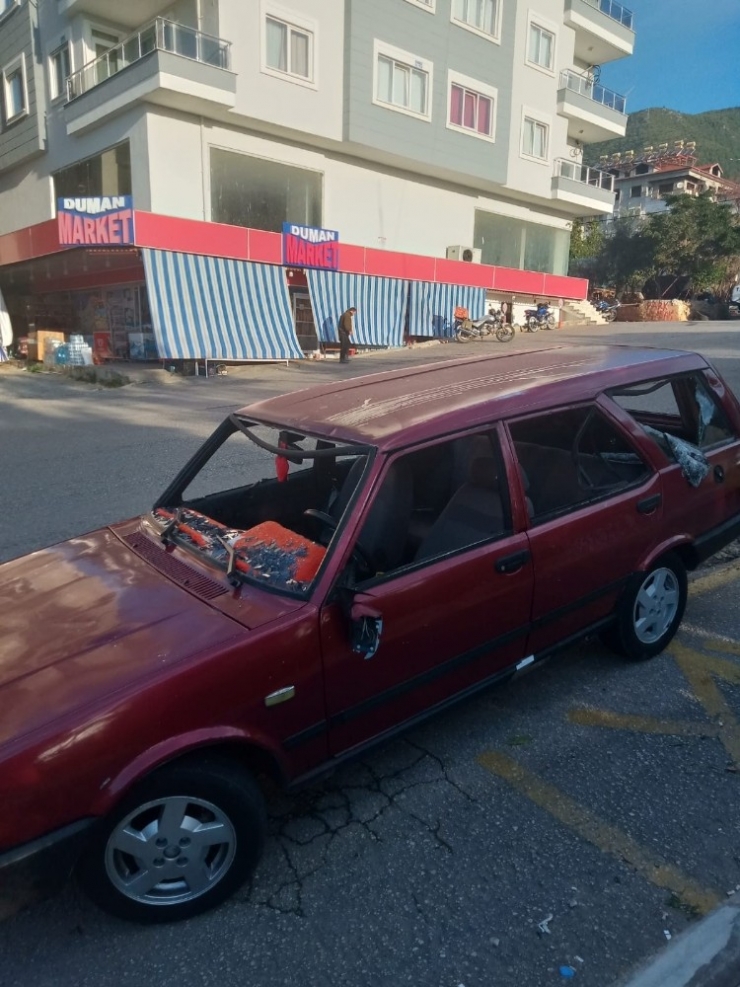 Antalya’da Öfkeli Kayın Biraderden Eniştesinin Aracına Sopalı Saldırı