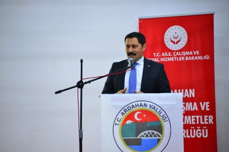 Ardahan’da ‘Koruyucu Aile Ve Evlat Edinme’ Konusulu Bilgilendirme Toplantısı