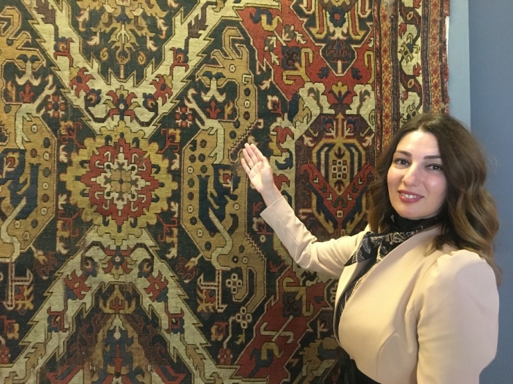 Azerbaycan’ın Eski Ve Nadir Halıları Sergilendi