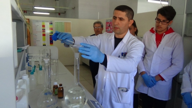 Fabrika Gibi Okulda 12 Çeşit Temizlik Malzemesi Üretiliyor