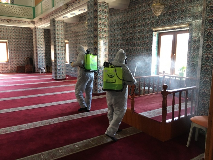 Beykoz’da Korona Virüsüne Karşı İlaçlama Seferberliği Devam Ediyor