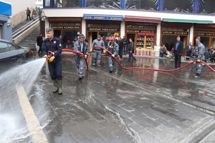 Bitlis’te Korona Virüsüne Van Gölü Suyuyla Tedbir