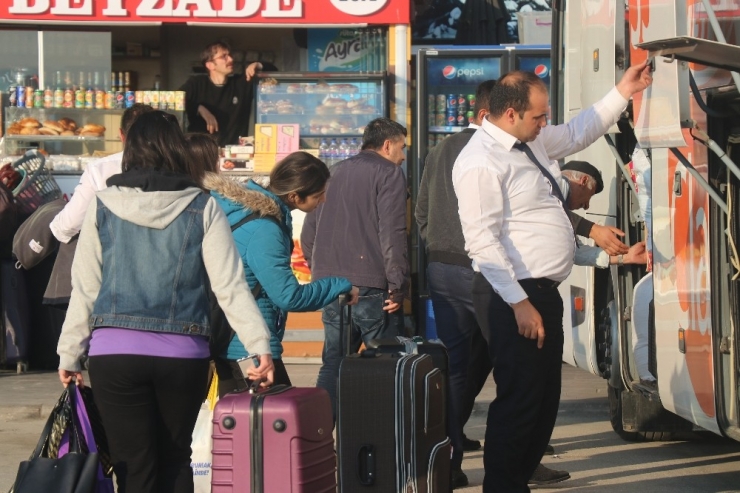 Bolu’da Okulların Tatili Otogarda Yoğunluk Oluşturdu
