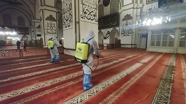 Bursa’da Ulucami Ve Türbelerde Virüs Temizliği